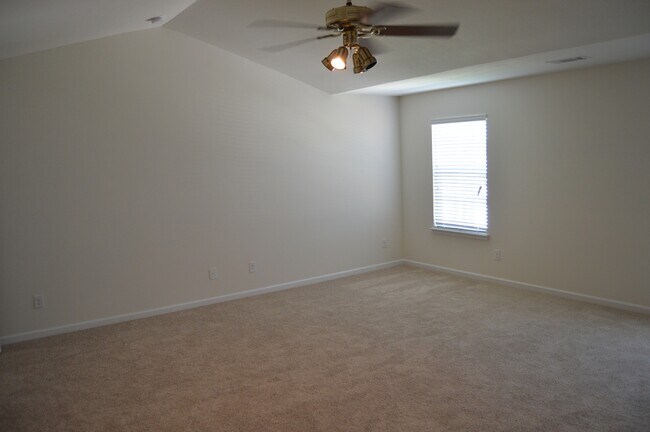 Building Photo - 117 Quail Springs Rd