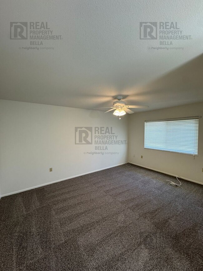 Building Photo - Spacious 3-Bedroom Home with Sunroom & Upg...