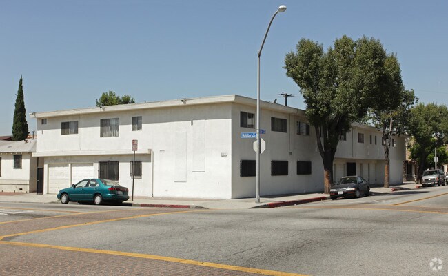 Primary Photo - 6601 Malabar St
