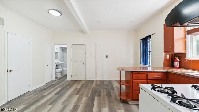 Building Photo - 253 Franklin St