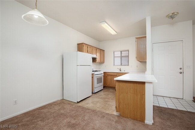 Building Photo - 5655 E Sahara Ave