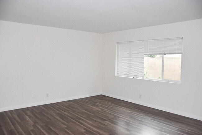 Building Photo - 411 S Kroeger St