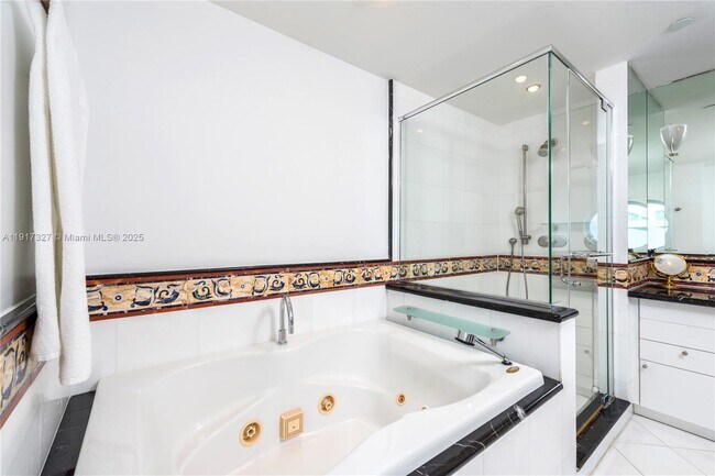 Building Photo - 520 West Ave