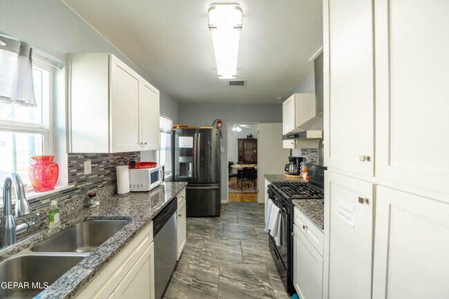 Building Photo - 4505 Pershing Dr