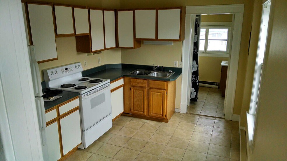 Building Photo - 20 Champlain St