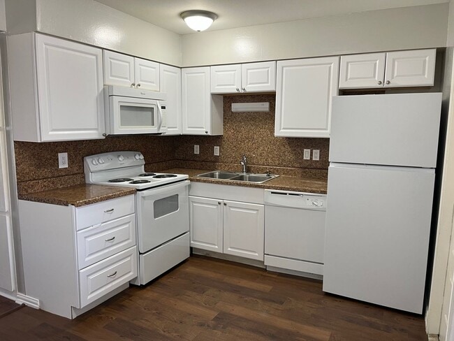 Building Photo - Timber Cove Townhomes