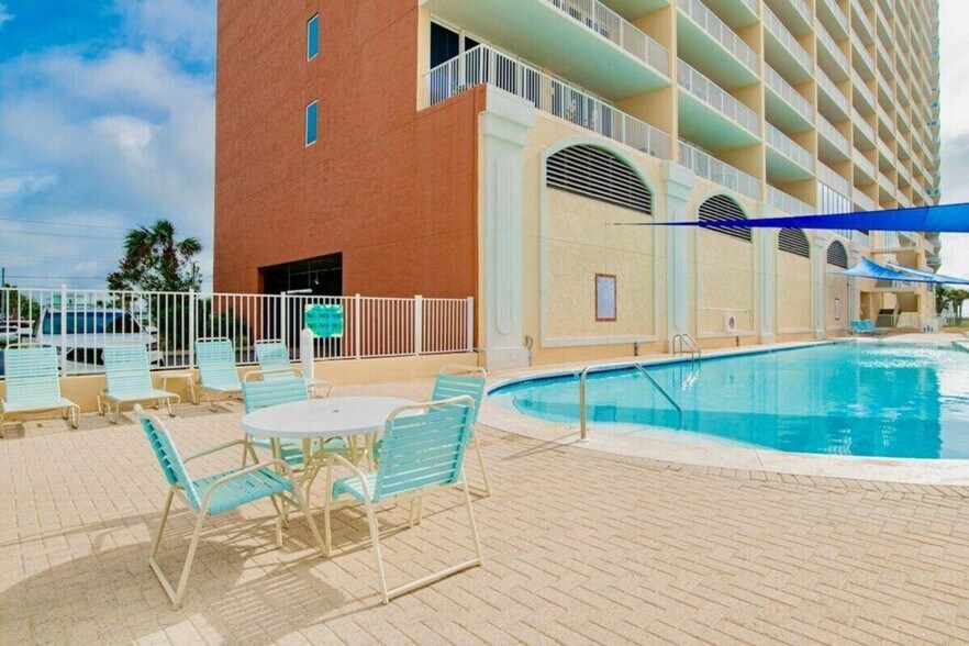 Building Photo - 365 E Beach Blvd