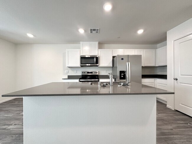 Building Photo - Decatur & Serene