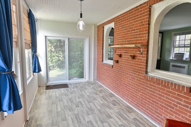 Building Photo - 2302 Rudy Rd