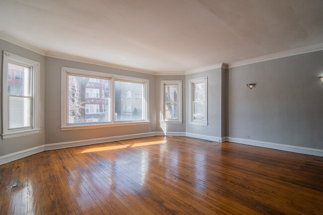 Building Photo - 7839 S Kingston Ave