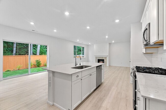 Building Photo - Two-Story Port Orchard Home