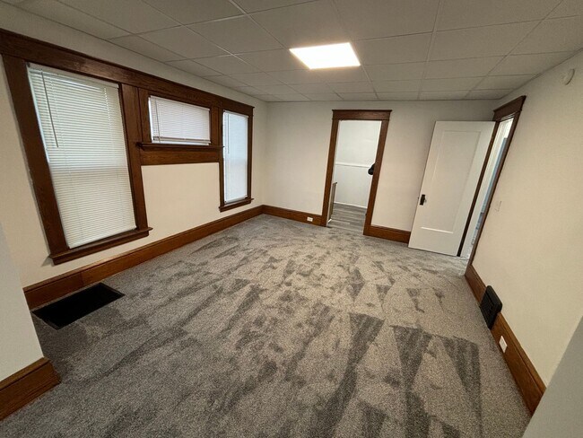 Building Photo - 825chest