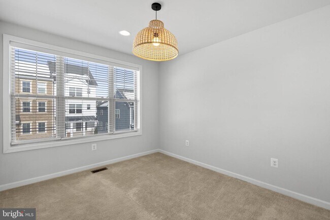 Building Photo - 257 Redpoll Alley