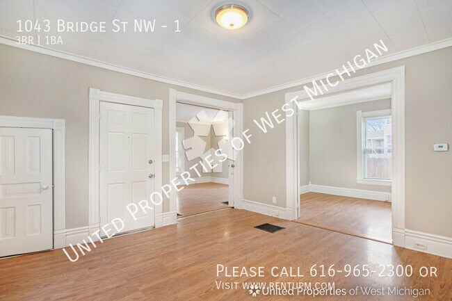 Building Photo - 1043 Bridge St NW