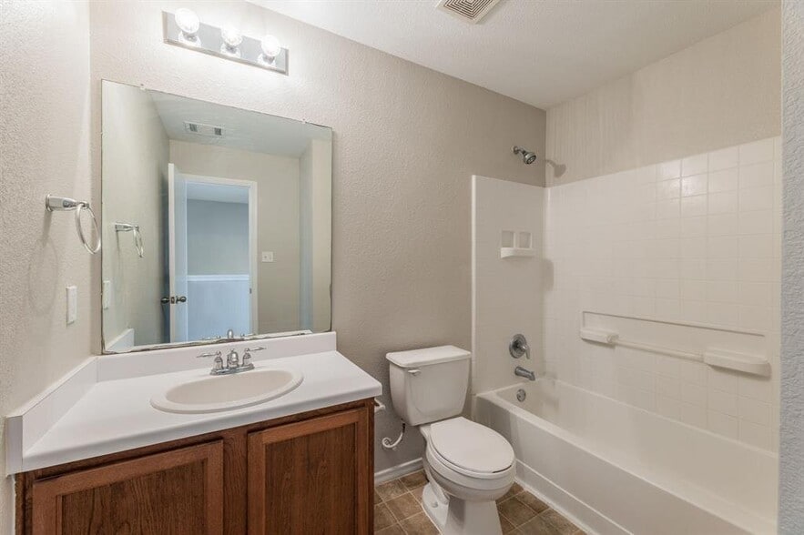 2nd Full Bathroom - 191 Black