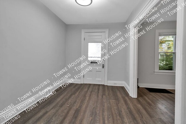 Building Photo - 105 Mariner St