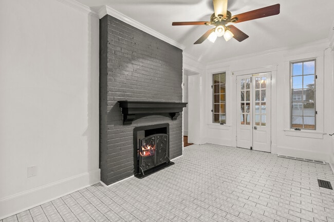 Building Photo - 1502 Tryon Rd