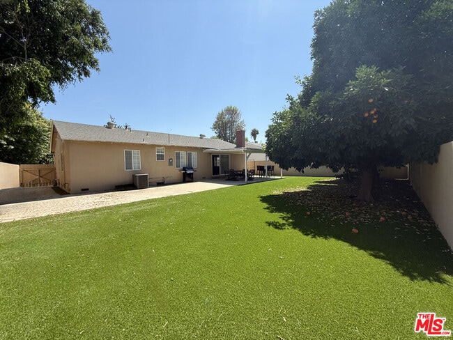 Building Photo - 19023 Cantlay St