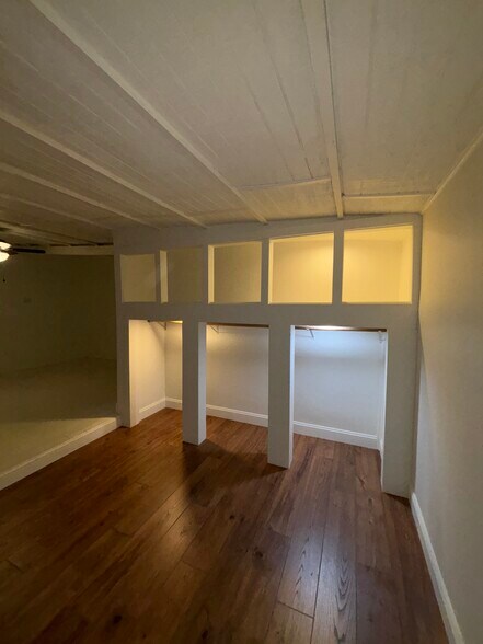 Building Photo - 7 Main St E