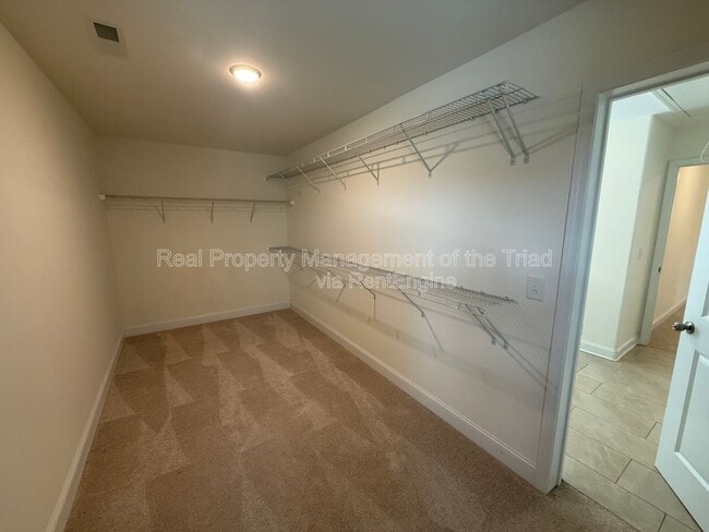 Building Photo - 5741 Marblehead Dr