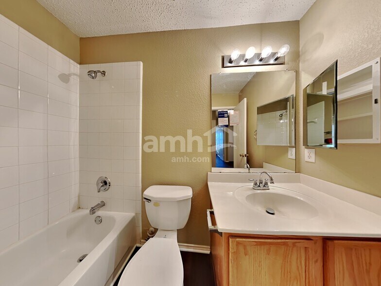 Building Photo - 2970 Marquis Ln