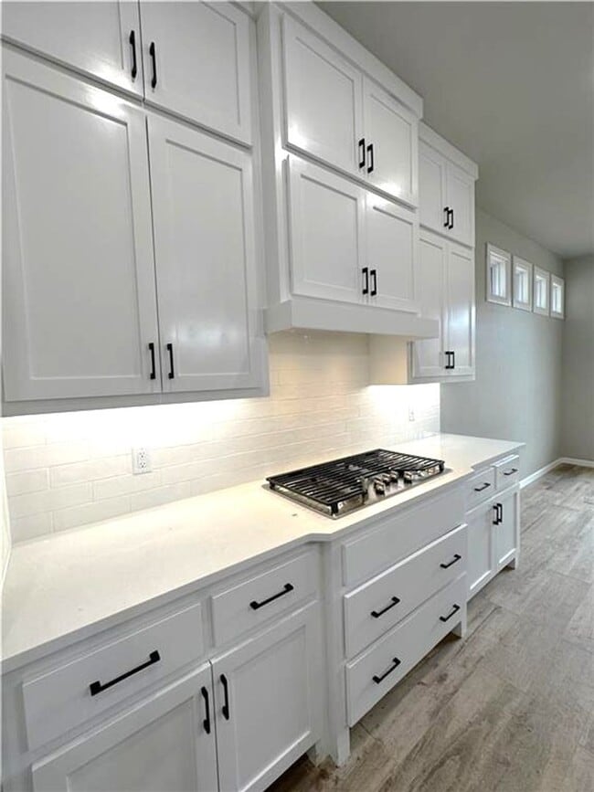 Building Photo - 3 Bed 2 Bath 2 Car in Twin Silos Addition Edmond, OK