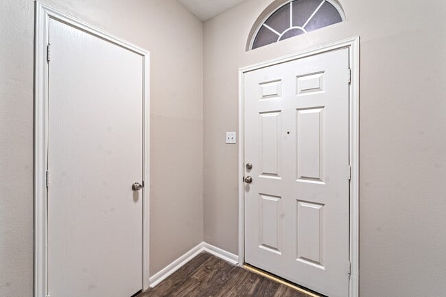 Building Photo - 6827 Highwind Bend Ln