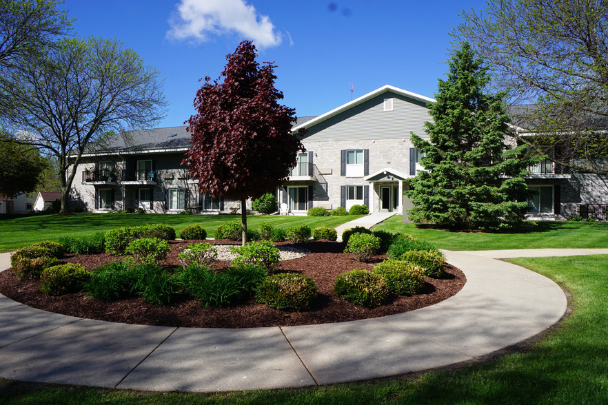 Primary Photo - Oakbridge Court Apartments