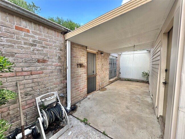 Building Photo - 9164 Wilcrest Dr