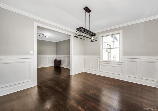 Building Photo - 200 Main St