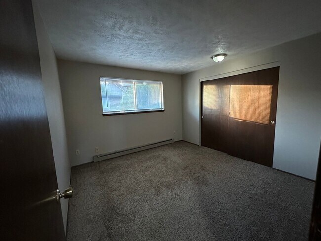 Building Photo - L972