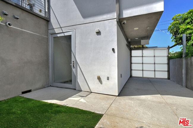 Building Photo - 11610 Ohio Ave