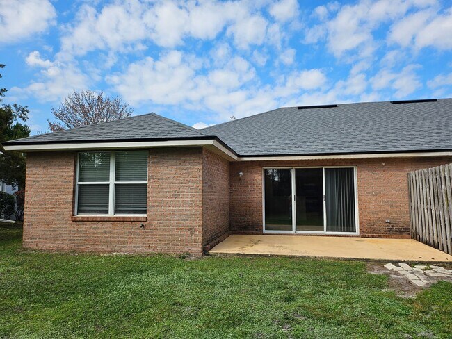 Building Photo - $1550 - 3/2/1 - Great Location Duplex B Section