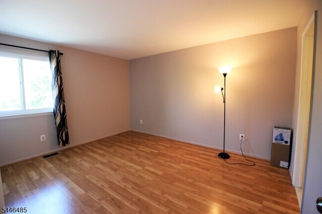 Building Photo - 83 Winchester Way