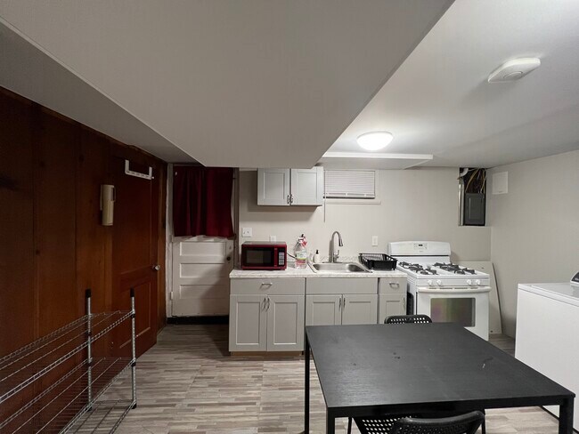 Kitchen - 1532 Winford Rd