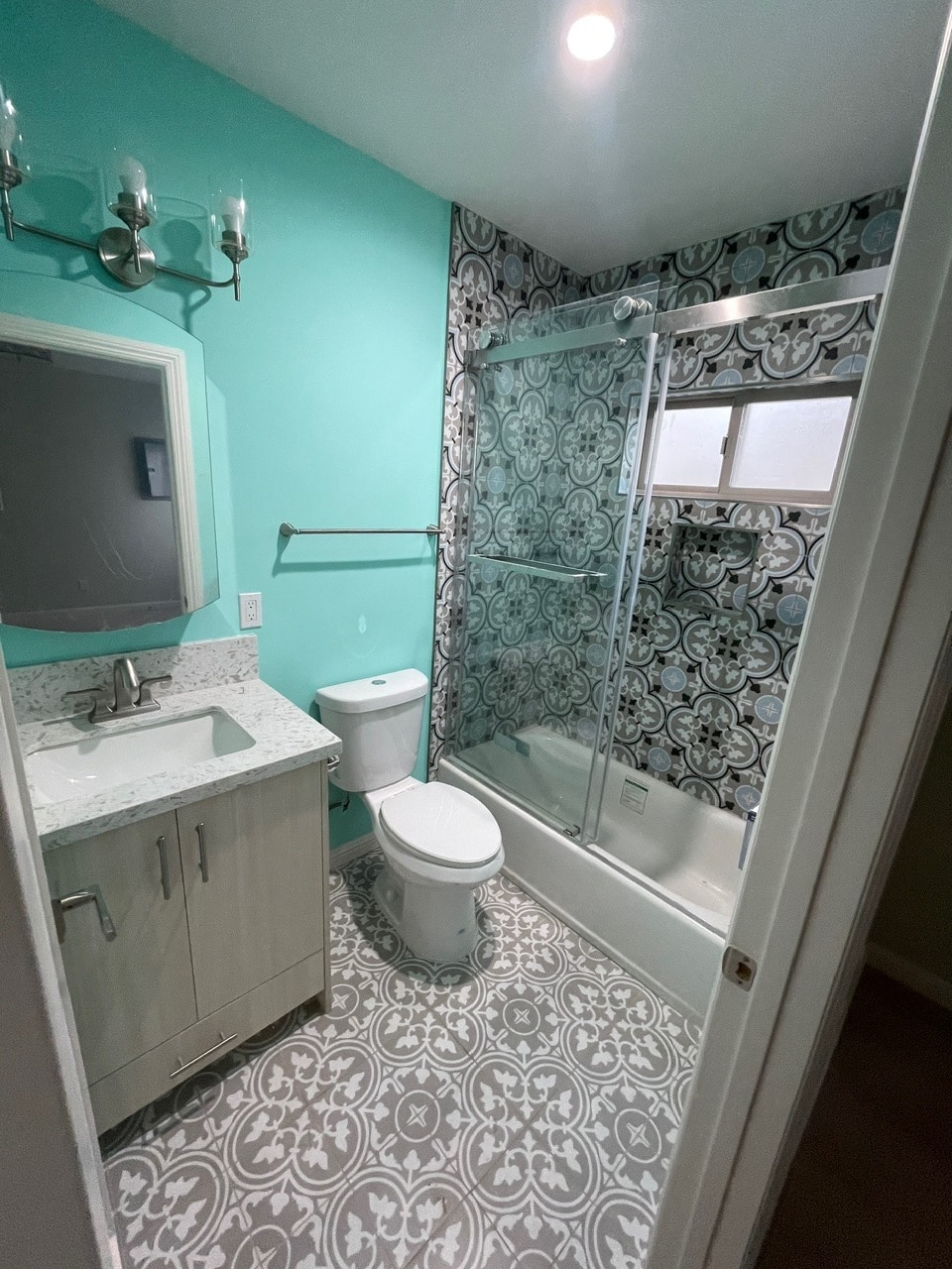 master bathroom - 4131 Chevy Chase Dr