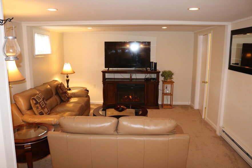 Building Photo - 202 S Catherine St