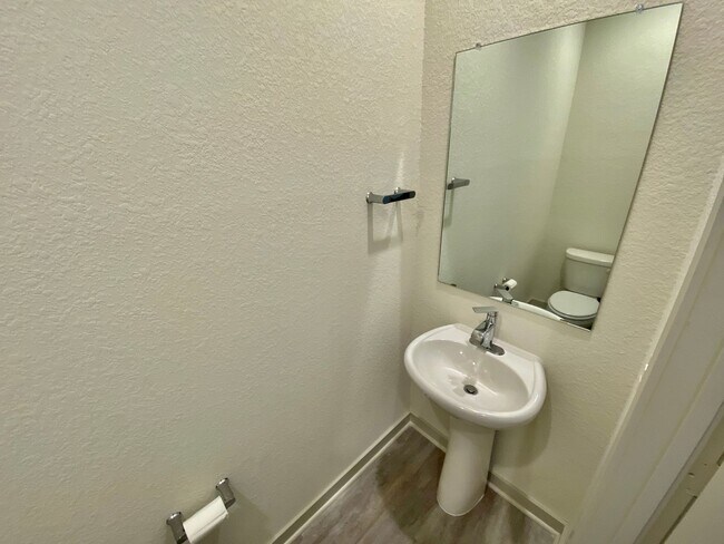 Building Photo - Beautiful 3bed/2.5bath in Northeast Austin!!