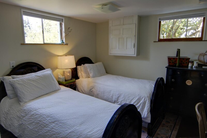 Building Photo - 5417 48th Ave SW