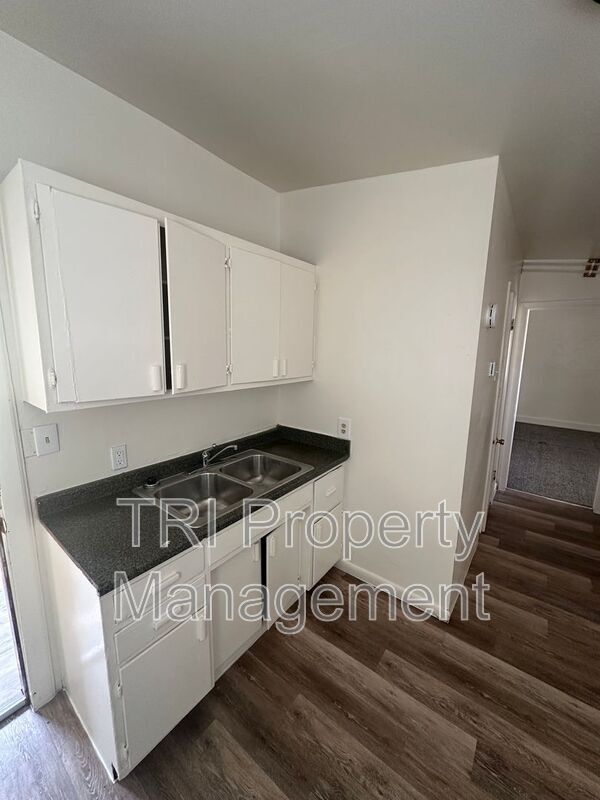 Building Photo - 1453 1/2 10th Street