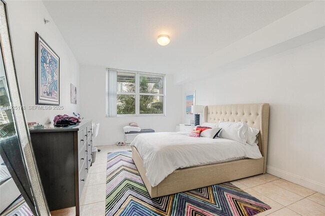 Building Photo - 31 SE 5th St