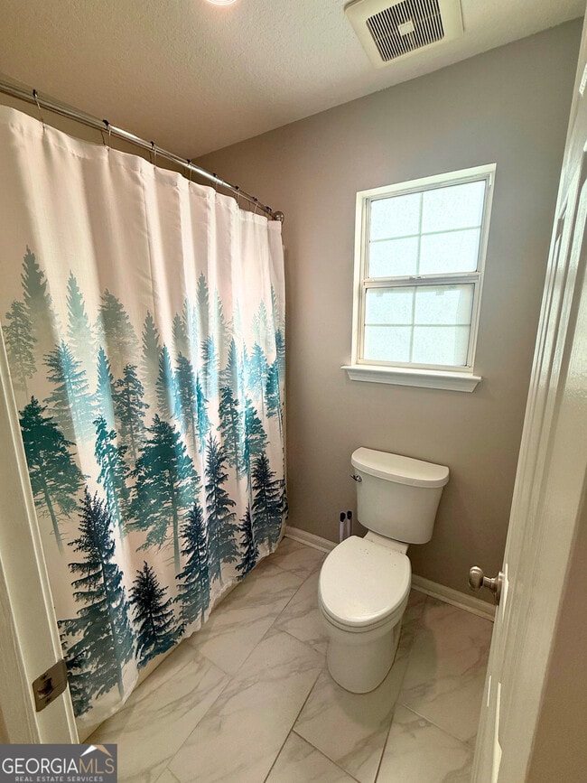 Building Photo - 122 Royal Acres Cir