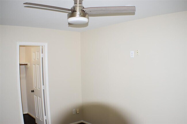 Building Photo - 21014 White Shore Ln