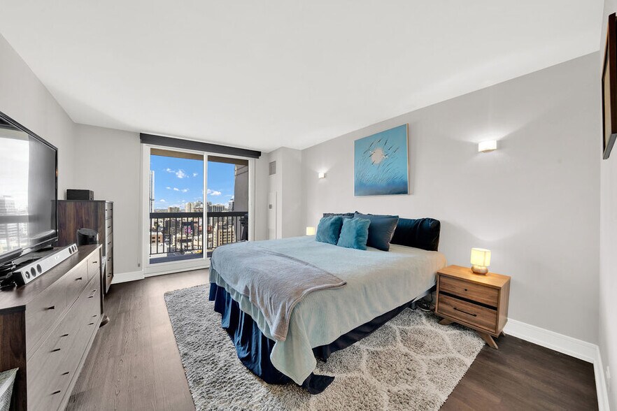 Building Photo - 545 N Dearborn St