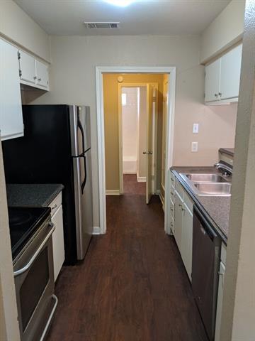 Building Photo - 701 Royal Crest Dr