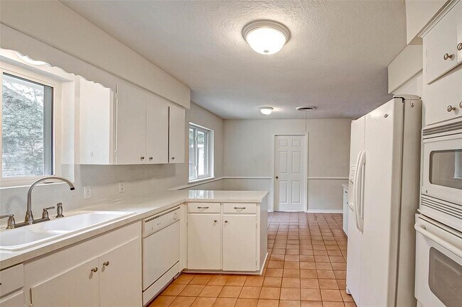 Building Photo - 5446 Jason St