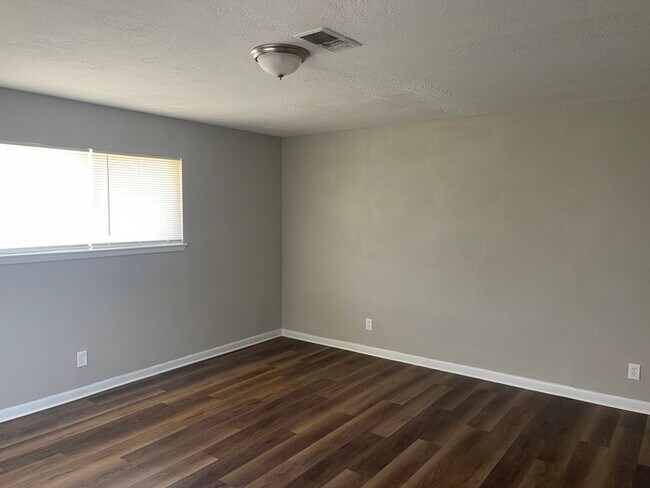 Building Photo - 5458 Osprey Dr. Houston, TX 77048