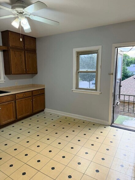 Building Photo - 236 E Wilbur Ave