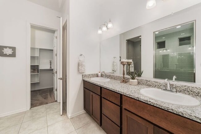 Building Photo - Beautiful home in Gated Dove Mountain Comm...