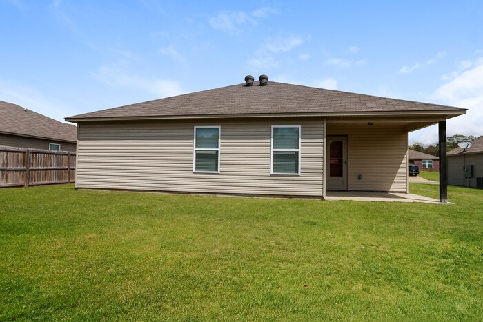 Building Photo - 6413 Amalie Dr